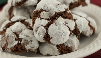 Gluten Free Chocolate Crinkle Cookies PineappleandCoconut.com