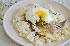 Classic Loco Moco Guest Post by The Little Ferraro Kitchen www.pineappleandcoconut.com #Hawaiian #pinacocoallthethings (1)