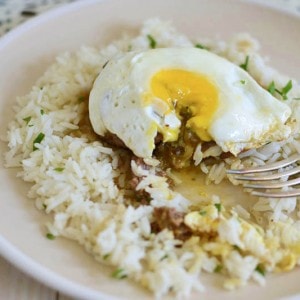 Classic Loco Moco Guest Post by The Little Ferraro Kitchen www.pineappleandcoconut.com #Hawaiian #pinacocoallthethings  (1)