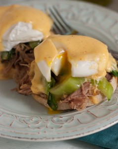 Kalua Pork Eggs Benedict with Sriracha Hollandaise Sauce PineappleandCoconut.com #mothersday #brunch (6)