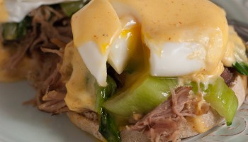 Kalua Pork Eggs Benedict with Sriracha Hollandaise Sauce PineappleandCoconut.com #mothersday #brunch (6)