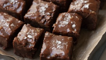 Salted Caramel Brownies Vs. Salted Caramel Brownies #LeftoversClub @pinacocoblog www.pineapplecoconut (10)