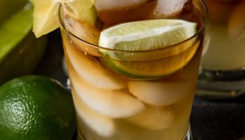 Spicy Dark and Stormy Cocktail #Drinkmas www.pineappleandcoconut.com