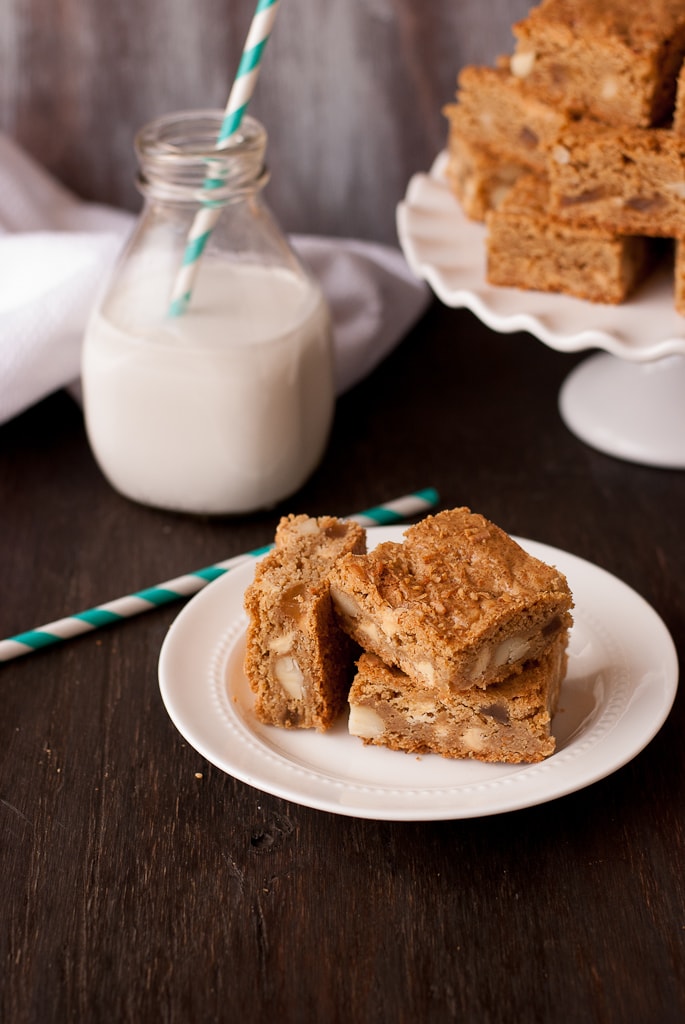 Brown Butter Pina Colada Blondies #pinacocallthethings www.PineappleandCoconut.com