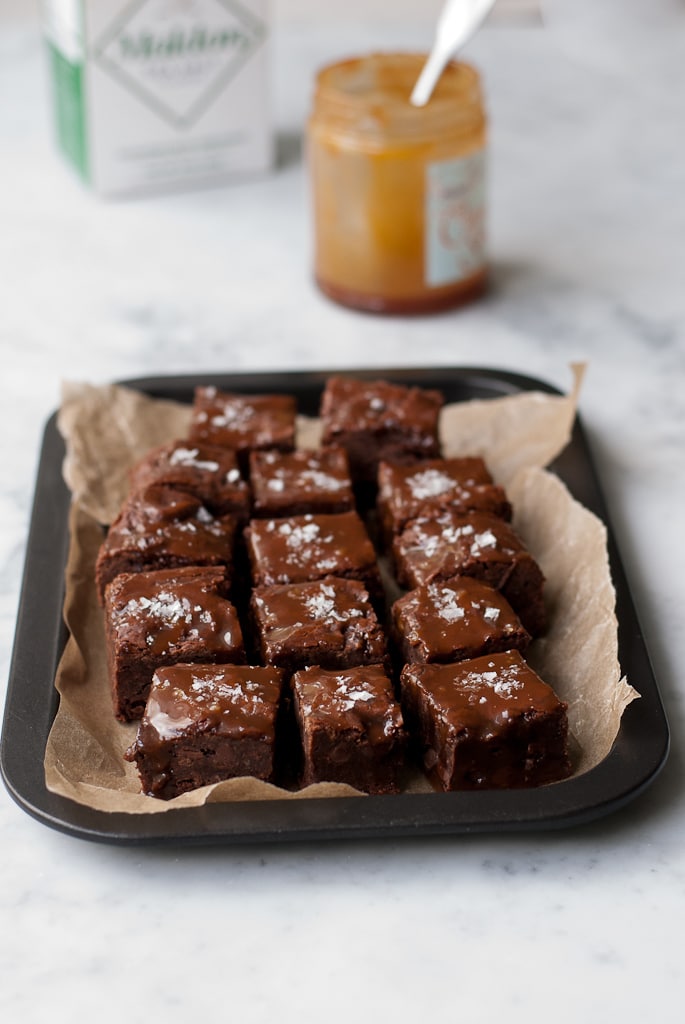 Salted Caramel Brownies Vs. Salted Caramel Brownies #LeftoversClub @pinacocoblog www.pineapplecoconut (1)