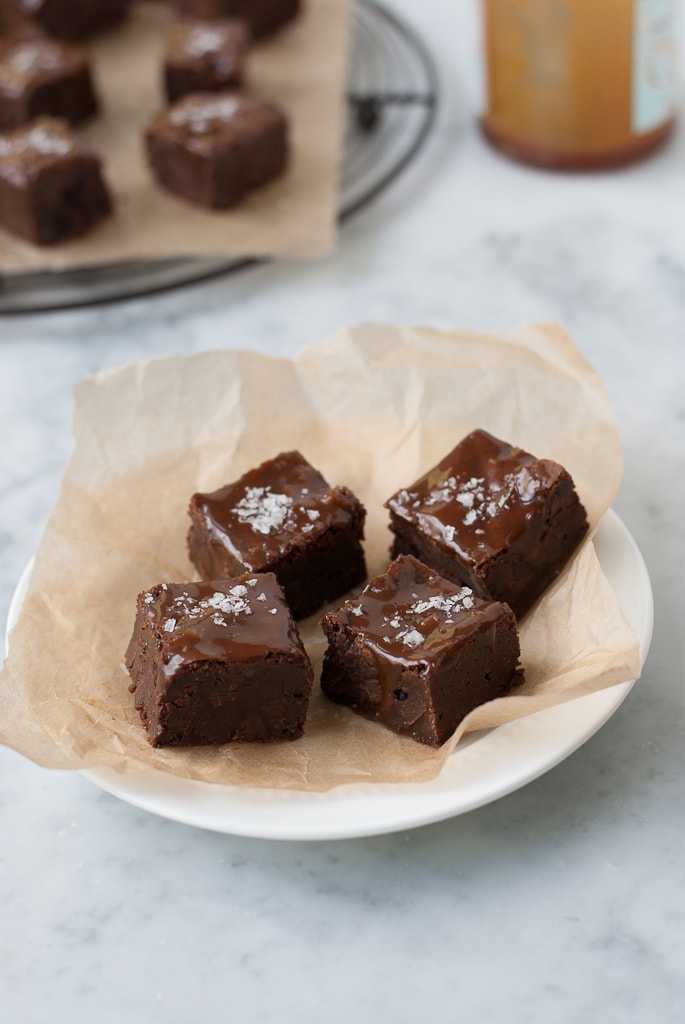 Salted Caramel Brownies Vs. Salted Caramel Brownies #LeftoversClub @pinacocoblog www.pineapplecoconut (7)