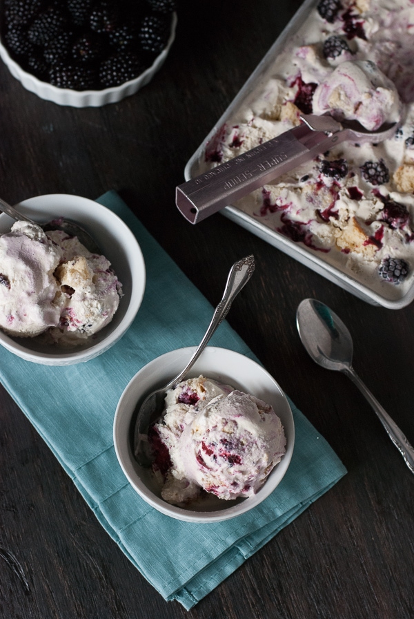 Blackberry Cobbler in ice cream form. A rich vanilla ice cream studded with bite sized pieces of sweet biscuits, blackberries and blackberry sauce. www.pineappleandcoconut.com
