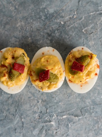 Spicy Southern Deviled Eggs www.pineappleandcoconut.com