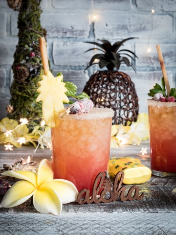 Mele Kalikimaka Mai Tai ( Christmas Mai Tai) #Drinkmas www.pineappleandcoconut.com