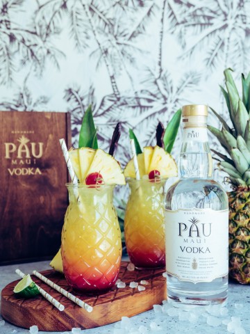 Maui Sunset Cocktail (Pineapple Hibiscus Vodka Cocktail) www.pineappleandcoconut.com #PAUMauiVodka #Earthday #sipresponsibly #noplastic #stopsucking #sipdontsuck #sponsored @paumauivodka