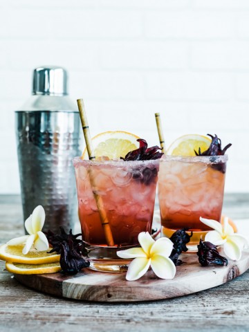 Sparkling Spiced Hibiscus Cocktail www.pineappleandcoconut.com