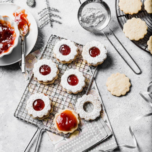 Guava-Macadamia-Nut-Linzer-