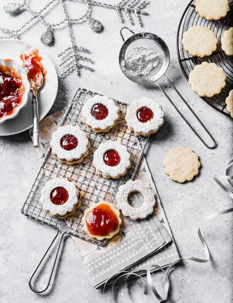 Guava Macadamia Nut Linzer Cookies www.pineappleandcoconut.com