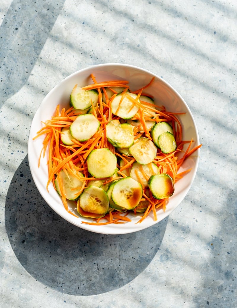 quick pickled cucumbers and carrots www.pineappleandcoconut.com