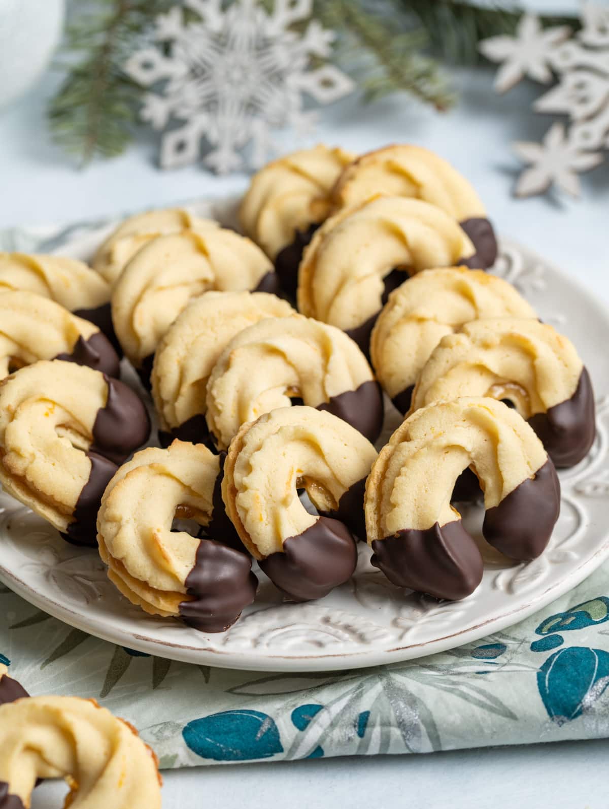 Featured image of post Austrian Meringue Cookies - If dry, remove from oven and bang sheet.